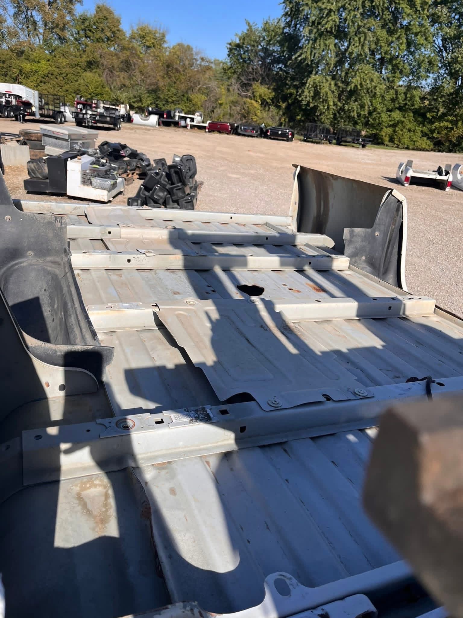 08-14 GMC 8ft white - Image 7