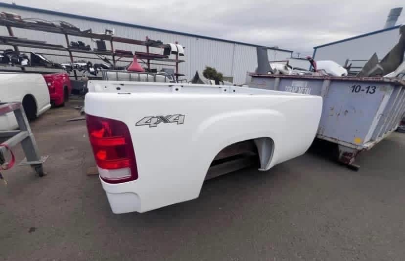 08-14 GMC 8ft white